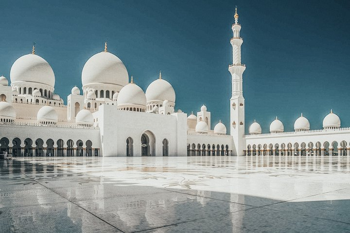 Experience Dubai's rich architecture as you roam the stunning landscapes marveling at intricate designs and reflective surfaces highlighting the allure of this remarkable city.